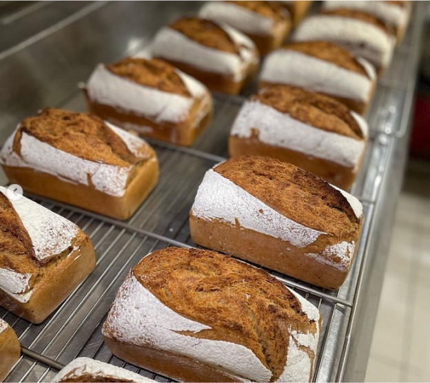 Fabrication artisanales de pains à St Orens de Gameville, près de Toulouse, Haute Garonne