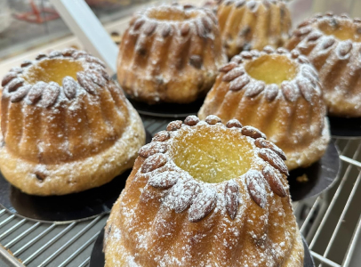 Viennoiserie artisanale préparée avec des ingrédients frais et locaux pour plus de plaisir gustatif